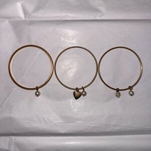 Gold Charm Bangle Bracelet Set with Pearl and Heart Charms